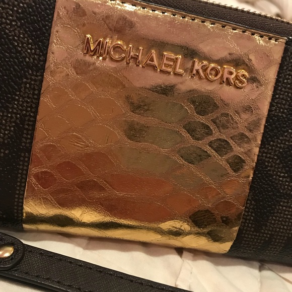 NWT! Michael Kors jet set travel wristlet! - Picture 2 of 6